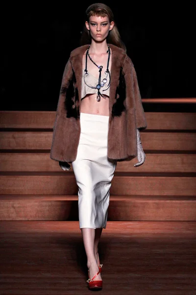Look 14